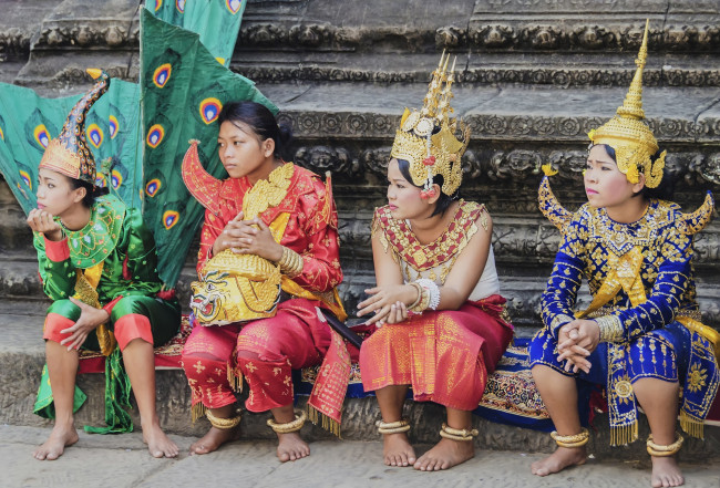 Обои картинки фото разное, маски,  карнавальные костюмы, девушки, группа, костюмы