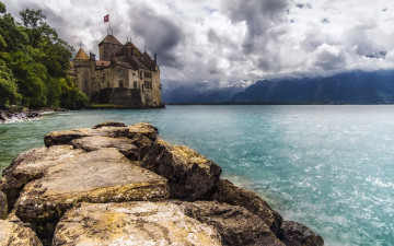 Картинка города -+дворцы +замки +крепости замок озеро облака деревья горы тучи