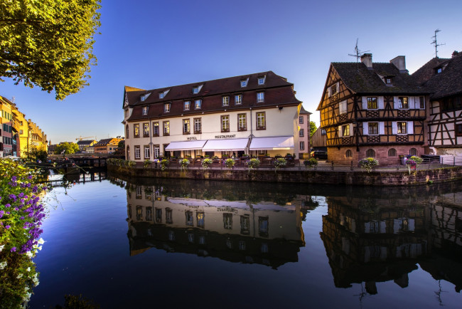 Обои картинки фото франция, города, - улицы,  площади,  набережные, водоем, цветы, здания