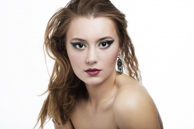 Обои картинки фото девушки, -unsort , лица,  портреты, серьги, лицо, блондинка