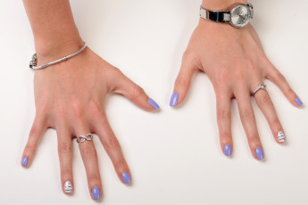 Картинка разное руки +ноги часы браслет маникюр кольца