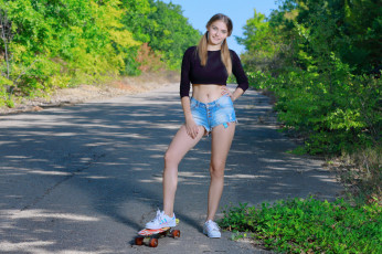 Картинка девушки dakota+pink шорты топ