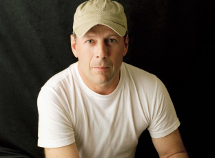 обоя мужчины, bruce willis, актер, кепка, футболка