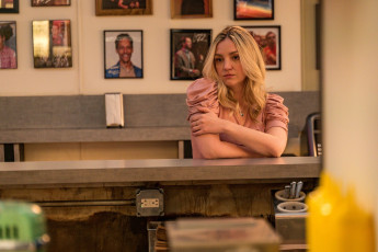 Картинка the+bear+ сериал+2022+–+ кино+фильмы мeдвeдь сeриал hulu драма комедия abby elliott the bear эбби эллиотт natalie sugar berzatto