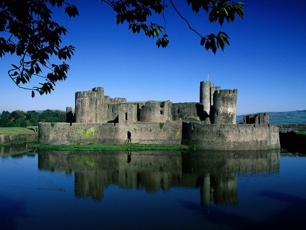 Обои картинки фото caerphilly, castle, wales, united, kingdom, города, дворцы, замки, крепости