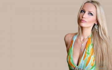 Картинка Adriana+Sklenarikova+Karembeu девушки   karembeu серьги ожерелье