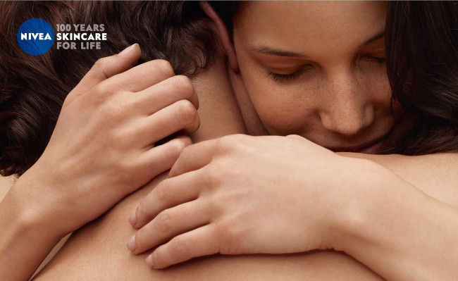 Обои картинки фото бренды, nivea, женщина, мужчина, руки