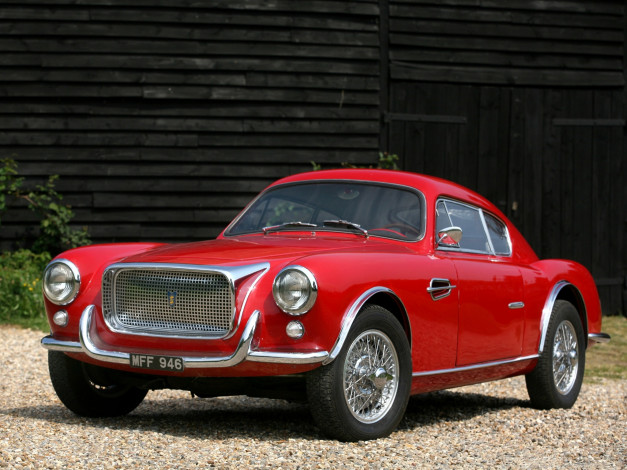 Обои картинки фото автомобили, классика, дорога, сарай, трава