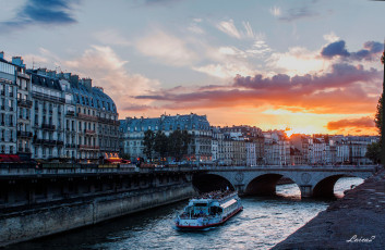 Картинка города -+улицы +площади +набережные здания дома река пароход набережная