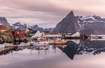 Картинка корабли порты+ +причалы mountain home парусники sailboats boats dock лодки причал дома горы