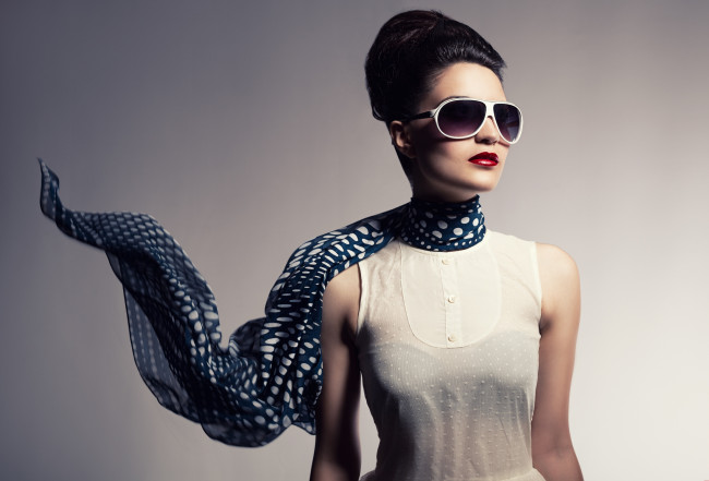 Обои картинки фото девушки, -unsort , брюнетки,  шатенки, шарф, шатенка, девушка, очки