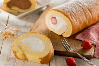 Картинка еда пирожные +кексы +печенье клубника крем десерт бисквит рулет