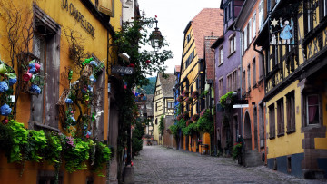 Картинка города -+улицы +площади +набережные магазин дома улочка