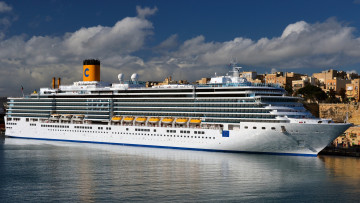 Картинка корабли лайнеры здания облака водоем