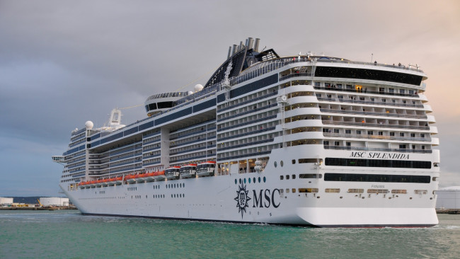 Обои картинки фото корабли, лайнеры, водоем