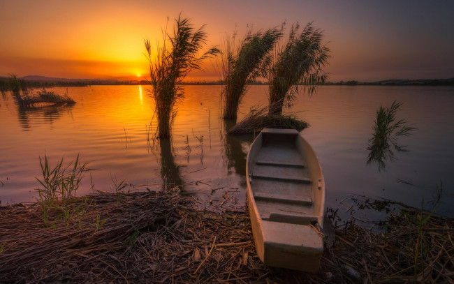 Обои картинки фото корабли, лодки,  шлюпки, берег, закат, озеро, пейзаж, лодка