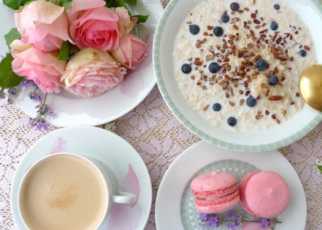 Обои картинки фото еда, разное, розы, голубика, макаруны, овсянка