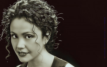 Картинка календари компьютерный+дизайн фон черный девушка лицо взгляд женщина calendar 2019