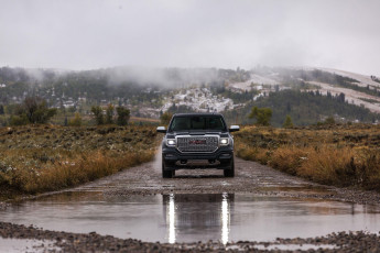 Картинка автомобили gm-gmc пикап gmc sierra 2500 hd denali crew cab 2016 природа вид спереди