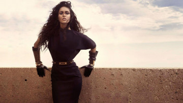 Картинка девушки megan+fox брюнетка платье перчатки