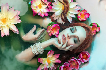 Картинка девушки kirdjava ундина жемчуг кувшинки вода ванна