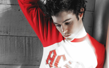 Картинка мужчины adam+brody актер лицо свитер