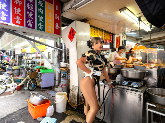 Обои картинки фото девушки, nonsummerjack, образ, косплей, наряд, костюм, кафе, кухня, улица