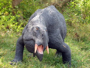 Картинка разное рельефы статуи музейные экспонаты деревья динозавр