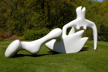 Картинка города памятники скульптуры арт объекты абстракция белый