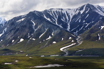 Картинка природа горы зелень снег гряда