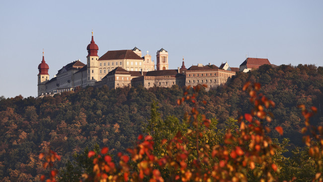 Обои картинки фото города, дворцы, замки, крепости, вершина, окна, дома