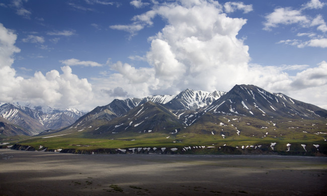 Обои картинки фото природа, горы, снег, река, облака, гряда, скалы