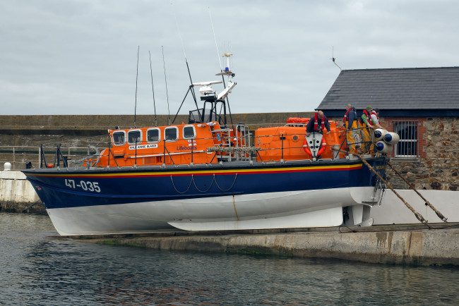 Обои картинки фото корабли, порты, причалы, спасательная, шлюпка