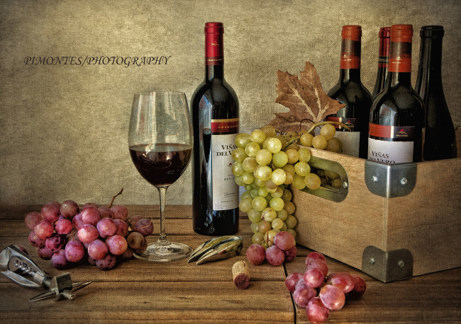 Обои картинки фото еда, напитки, вино, бутылки, виноград, бокал, штопор