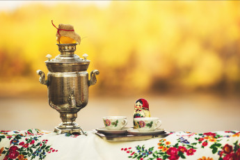 Картинка разное посуда +столовые+приборы +кухонная+утварь матрёшка чашки самовар