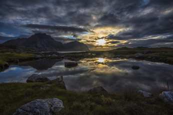 Картинка природа восходы закаты горы озеро тучи свет