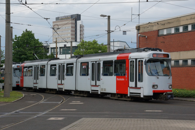 Обои картинки фото техника, трамваи, город, рельсы, трамвай