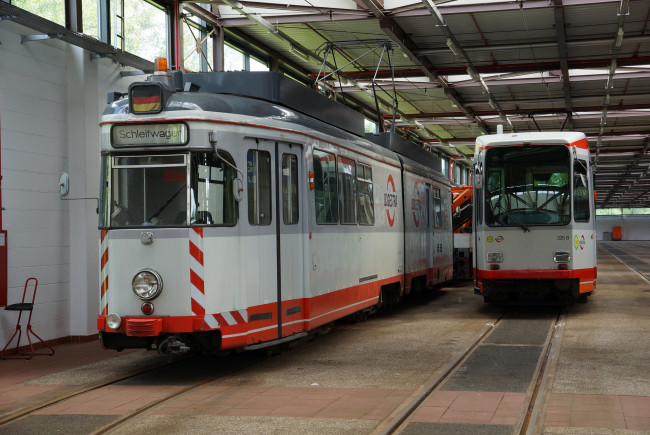 Обои картинки фото техника, трамваи, город, трамвай, рельсы