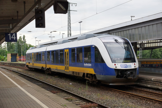 Обои картинки фото техника, трамваи, рельсы, город, трамвай