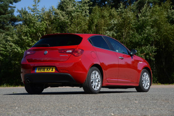 Картинка автомобили alfa+romeo giulietta alfa romeo uk-spec