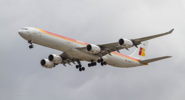 Обои картинки фото a340-600, авиация, пассажирские самолёты, авиалайнер