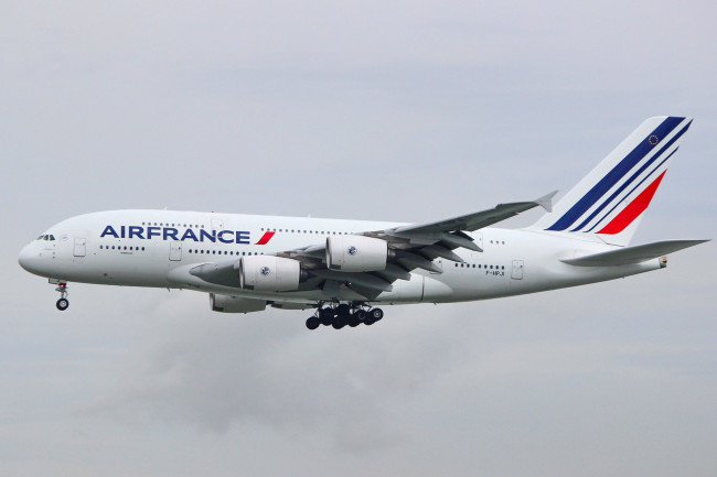 Обои картинки фото a380-861, авиация, пассажирские самолёты, авиалайнер