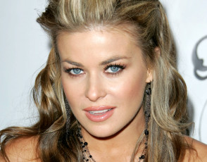 Картинка девушки carmen+electra блондинка серьги лицо