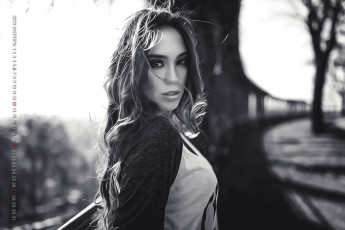 Картинка календари компьютерный+дизайн 2019 calendar женщина девушка улица взгляд