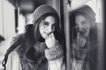 Картинка календари компьютерный+дизайн calendar девушка женщина улыбка отражение шапка 2019