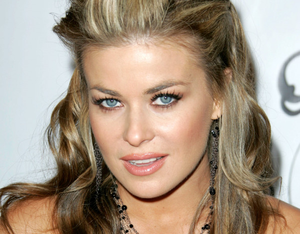 Обои картинки фото девушки, carmen electra, блондинка, серьги, лицо