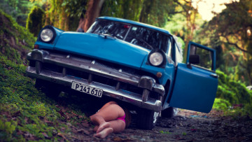 Картинка автомобили -авто+с+девушками красивая девушка попка