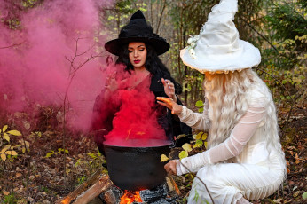 Картинка девушки юлия+огородникова образы косплей наряды костюмы подруги ведьмы шляпы платья дым котел костер осень лес