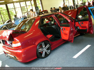 Картинка автомобили выставки уличные фото