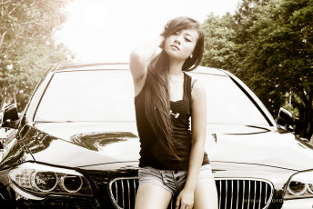 Картинка автомобили авто девушками азиатка волосы шорты бмв